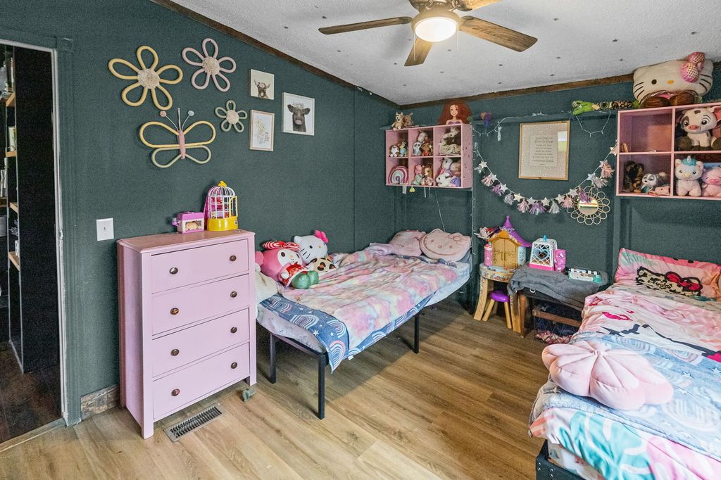 Image 27 of property listing at 4239 Seven Hills Road, Odin, IL 62870