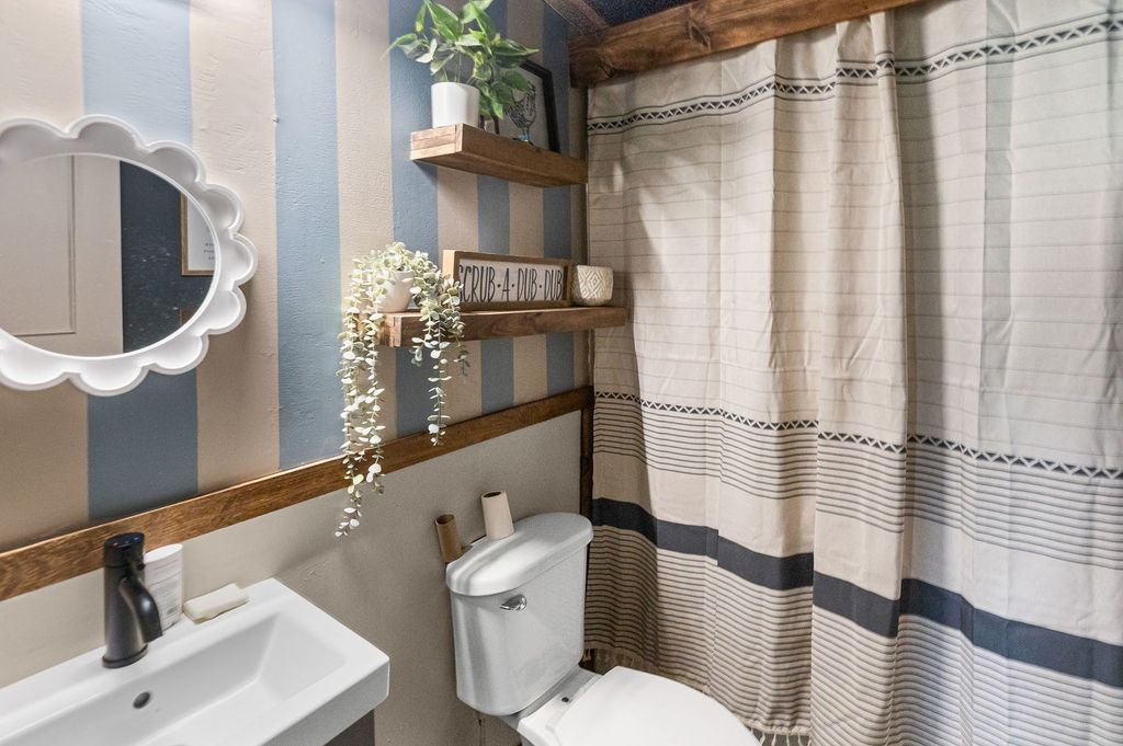 Image 28 of property listing at 4239 Seven Hills Road, Odin, IL 62870