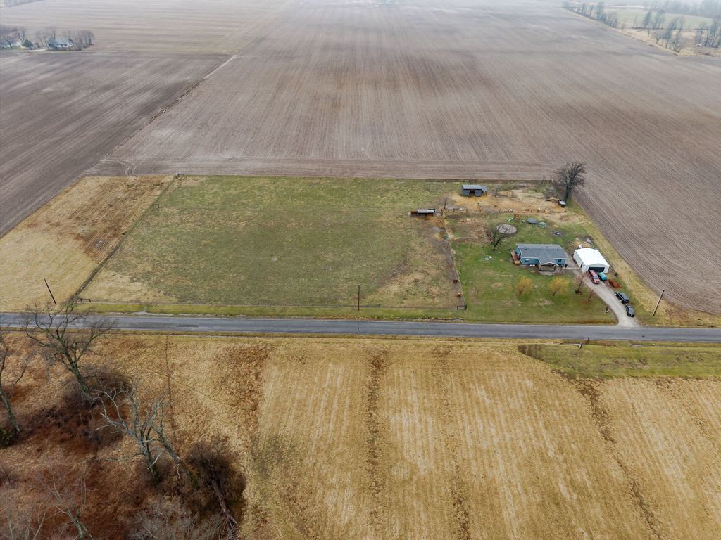 Image 30 of property listing at 4239 Seven Hills Road, Odin, IL 62870