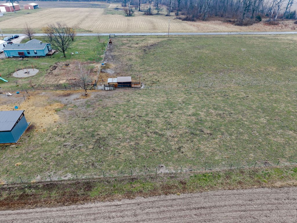 Image 34 of property listing at 4239 Seven Hills Road, Odin, IL 62870