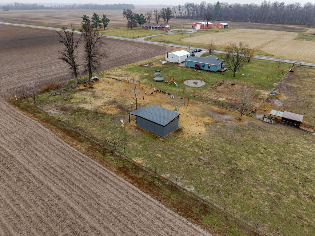 Image 35 of property listing at 4239 Seven Hills Road, Odin, IL 62870