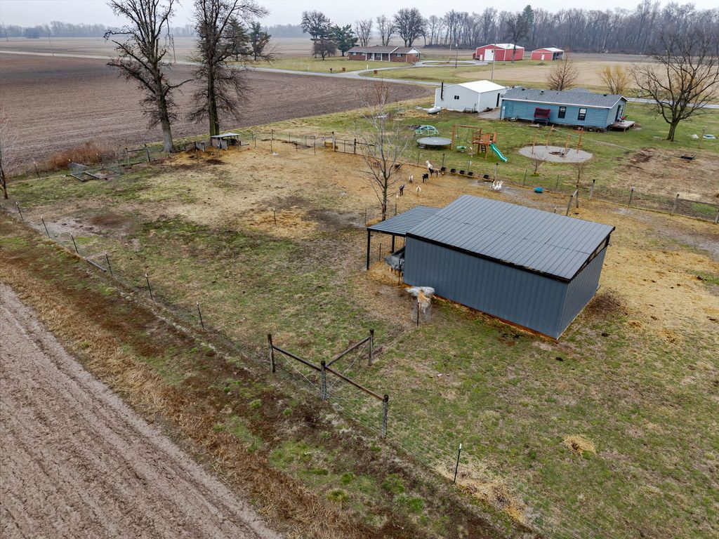 Image 36 of property listing at 4239 Seven Hills Road, Odin, IL 62870