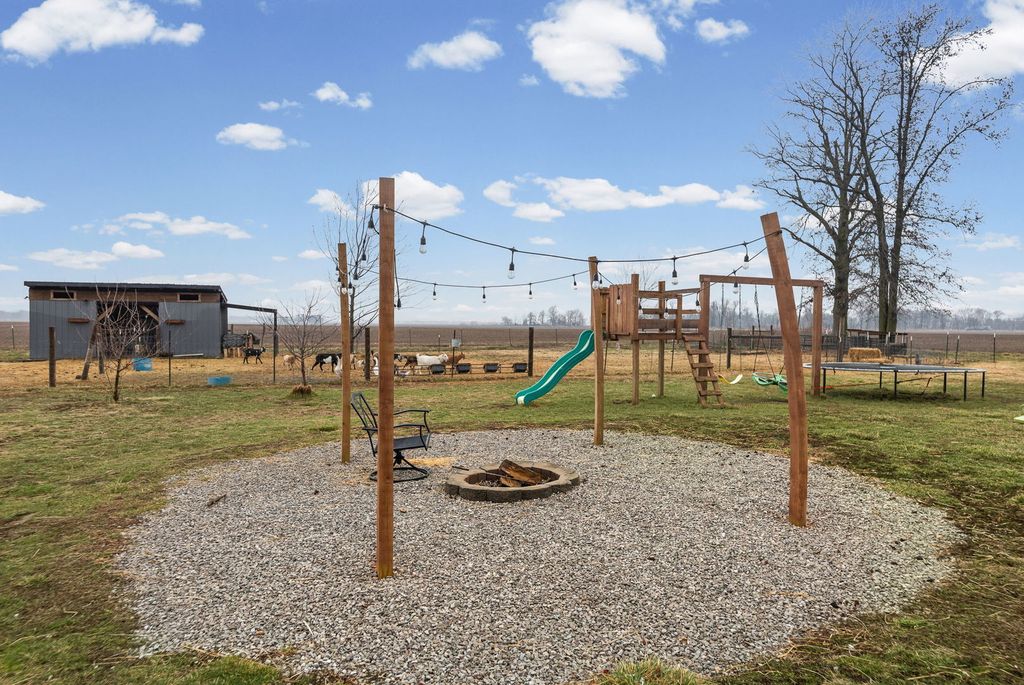 Image 8 of property listing at 4239 Seven Hills Road, Odin, IL 62870