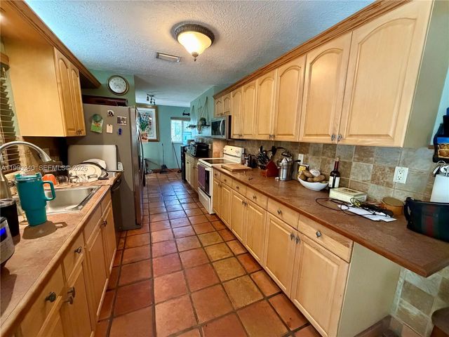 1581 SW 27th Ter, Fort Lauderdale, FL 33312