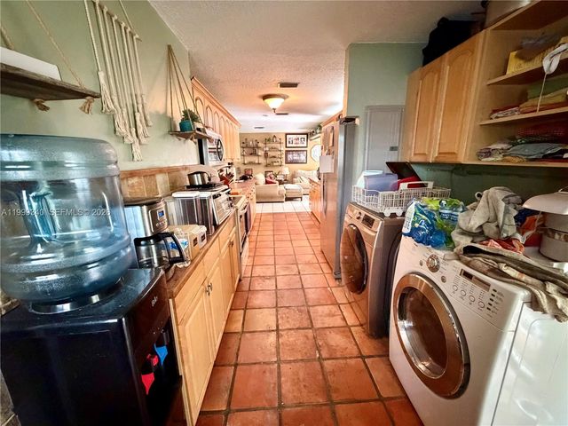 1581 SW 27th Ter, Fort Lauderdale, FL 33312