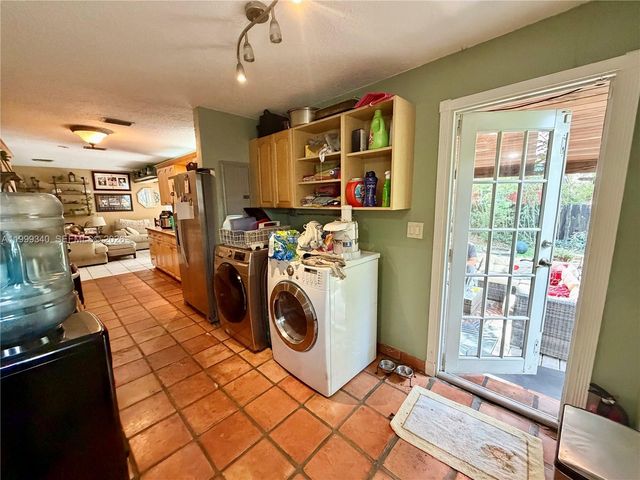 1581 SW 27th Ter, Fort Lauderdale, FL 33312