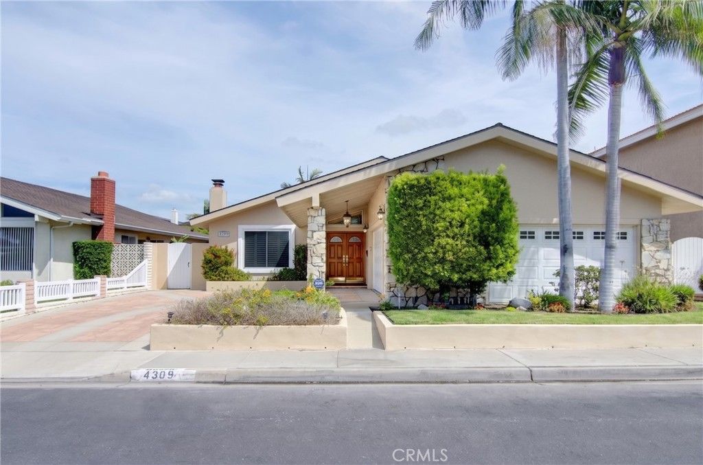 Image 13 of property listing at 4309 Dogwood Avenue, Seal Beach, CA 90740