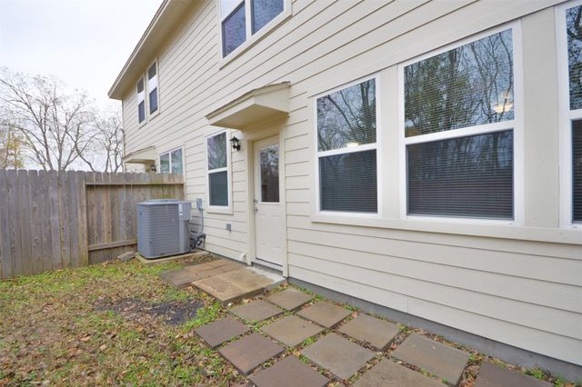 106 Eddy Street B, Humble, TX 77338