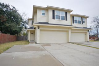 106 Eddy Street B, Humble, TX 77338