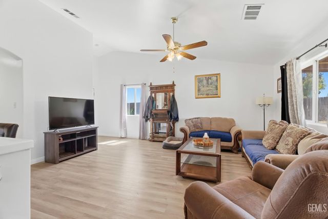 7115 Santana Sun Drive, Bakersfield, CA 93313