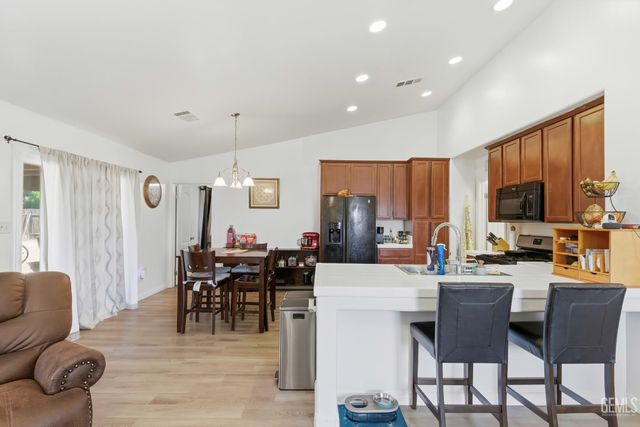 7115 Santana Sun Drive, Bakersfield, CA 93313