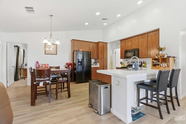 7115 Santana Sun Drive, Bakersfield, CA 93313