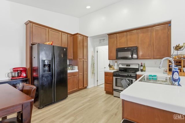 7115 Santana Sun Drive, Bakersfield, CA 93313