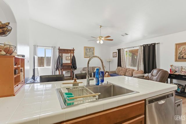 7115 Santana Sun Drive, Bakersfield, CA 93313