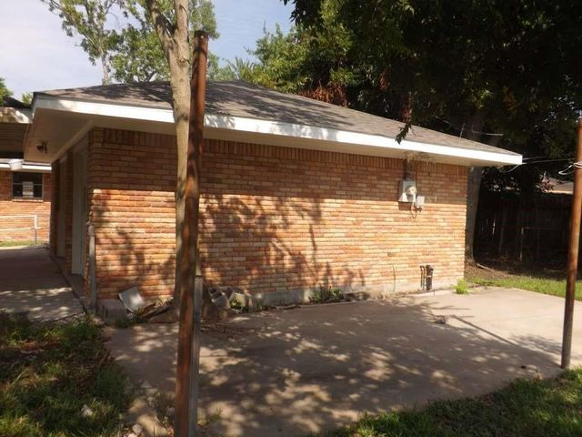 729 S 5th Street, La Porte, TX 77571