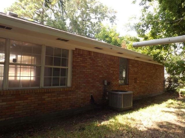 729 S 5th Street, La Porte, TX 77571