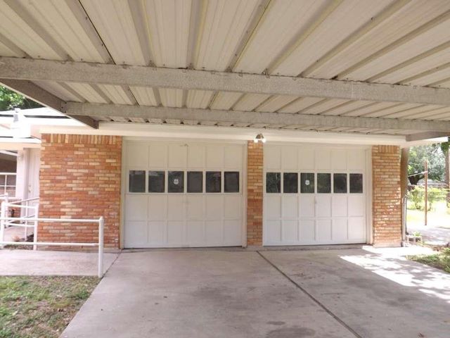 729 S 5th Street, La Porte, TX 77571