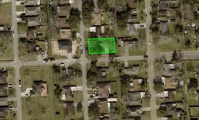 729 S 5th Street, La Porte, TX 77571