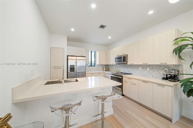 4648 NW 83rd Ave, Doral, FL 33166