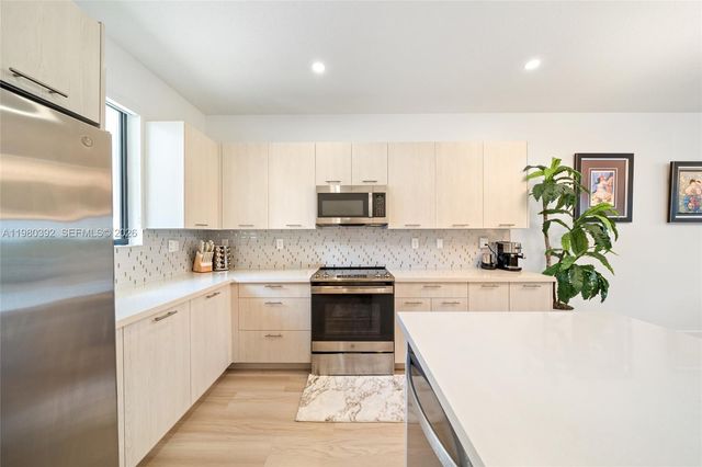 4648 NW 83rd Ave, Doral, FL 33166