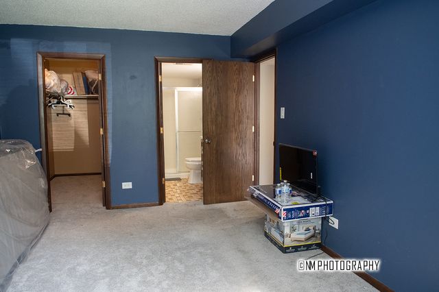 9182 South Road A, Palos Hills, IL 60465