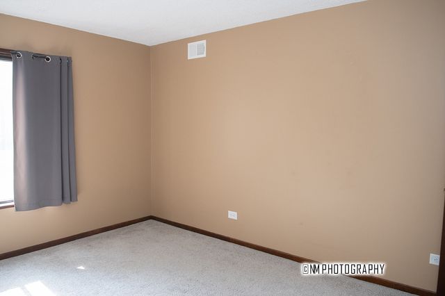9182 South Road A, Palos Hills, IL 60465