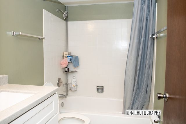 9182 South Road A, Palos Hills, IL 60465