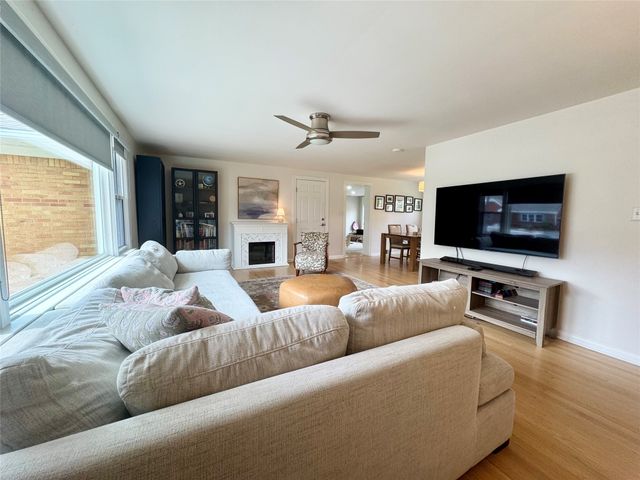 1142 W GORE Road, Erie, PA 16509