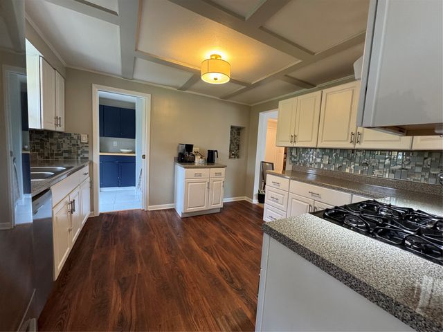 1142 W GORE Road, Erie, PA 16509
