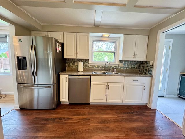 1142 W GORE Road, Erie, PA 16509