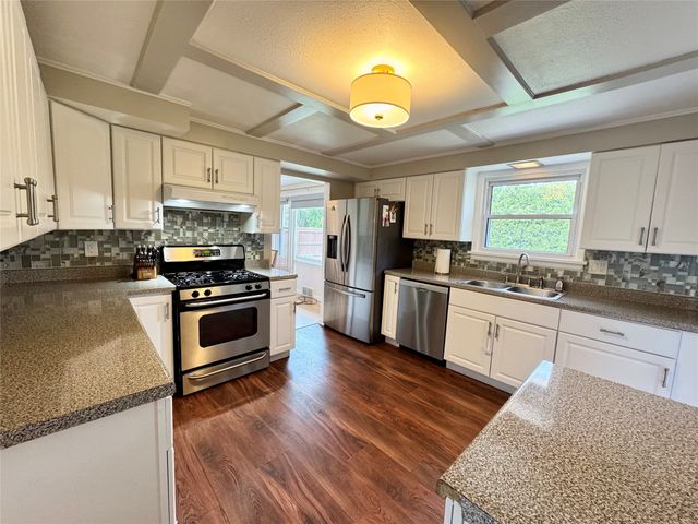 1142 W GORE Road, Erie, PA 16509