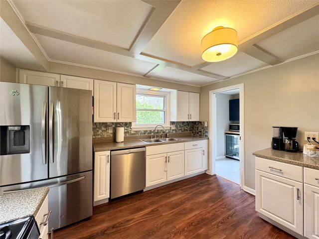 1142 W GORE Road, Erie, PA 16509
