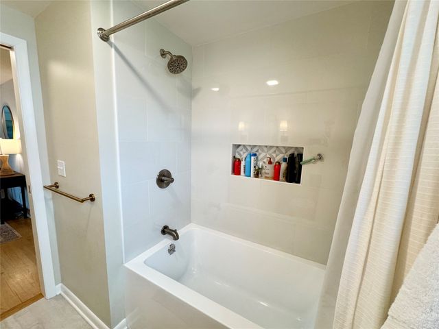 1142 W GORE Road, Erie, PA 16509