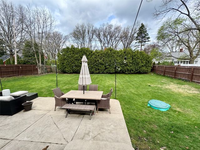 1142 W GORE Road, Erie, PA 16509