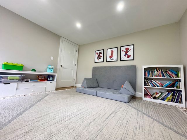 1142 W GORE Road, Erie, PA 16509