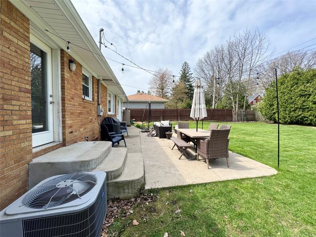 1142 W GORE Road, Erie, PA 16509