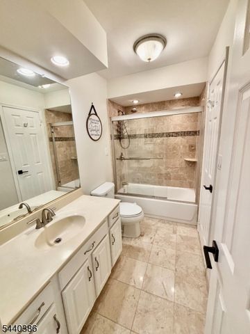 1104 Woodbridge Commons Way 1104, Woodbridge Twp., NJ 08830