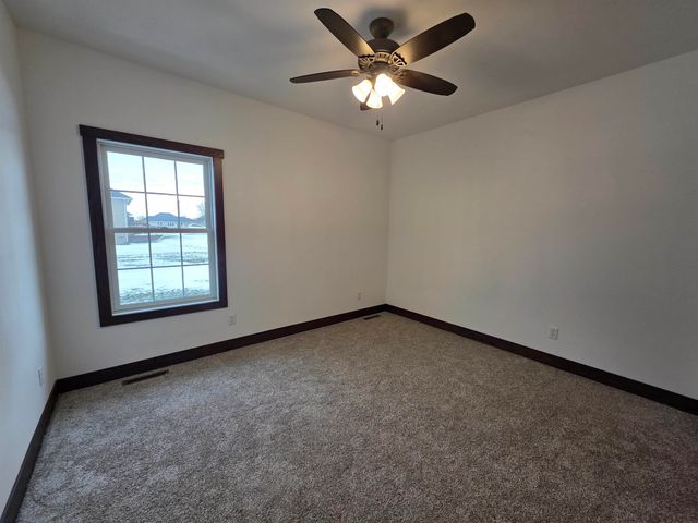 1013 Jerry Lane, Manchester, IA 52057