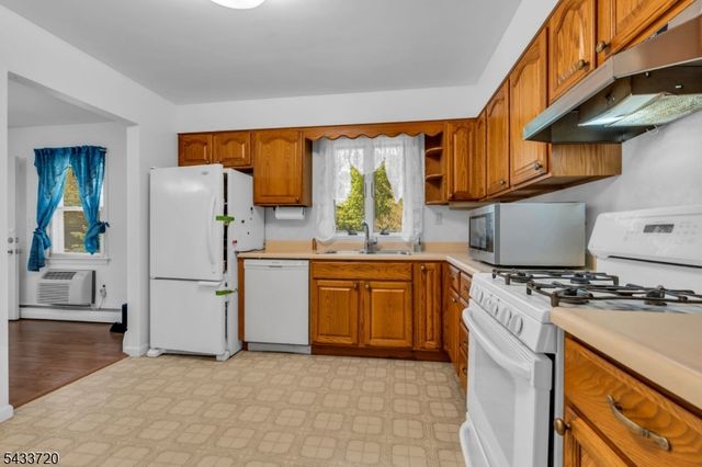79 Dean Rd, Mendham Boro, NJ 07945