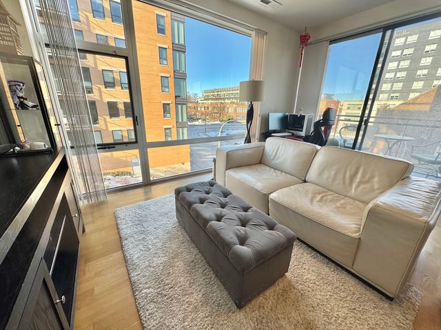 1740 Oak Avenue 409, Evanston, IL 60201