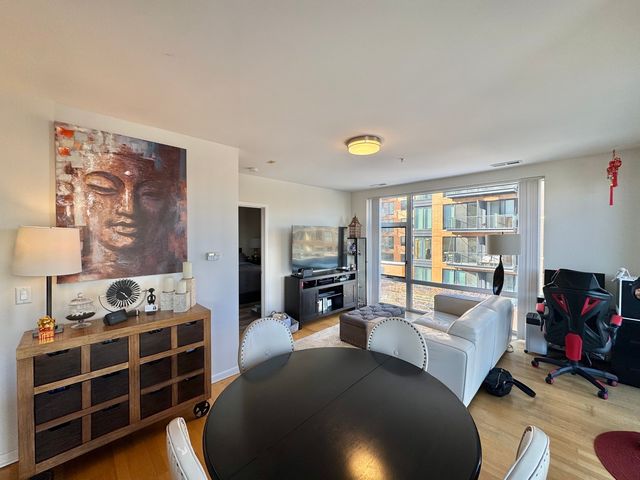 1740 Oak Avenue 409, Evanston, IL 60201