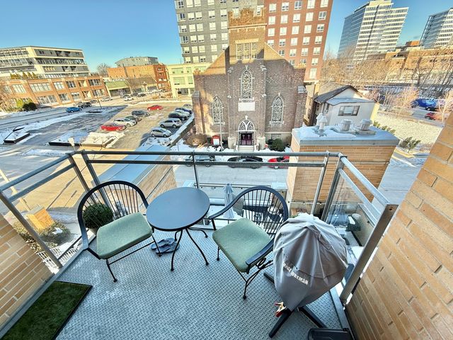 1740 Oak Avenue 409, Evanston, IL 60201