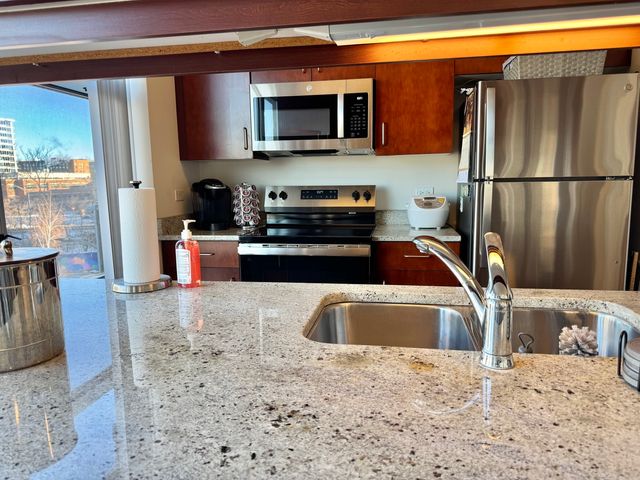 1740 Oak Avenue 409, Evanston, IL 60201