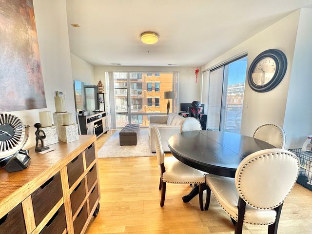 1740 Oak Avenue 409, Evanston, IL 60201