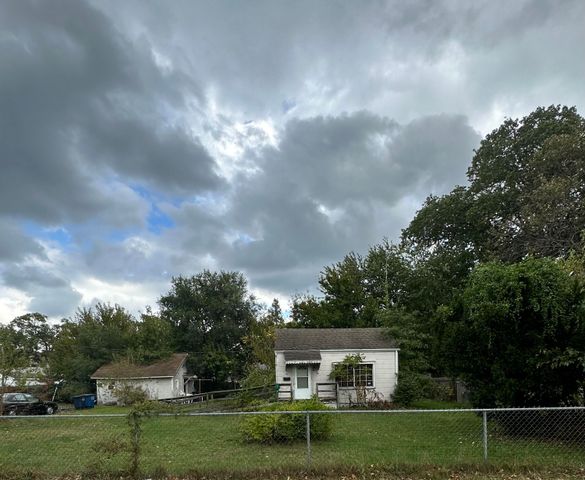 2928 Woodrow Avenue, Michigan City, IN 46360