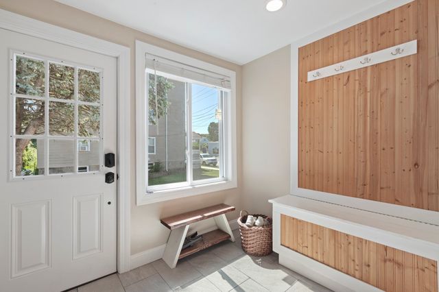 28 Saint John St, Dartmouth, MA 02748