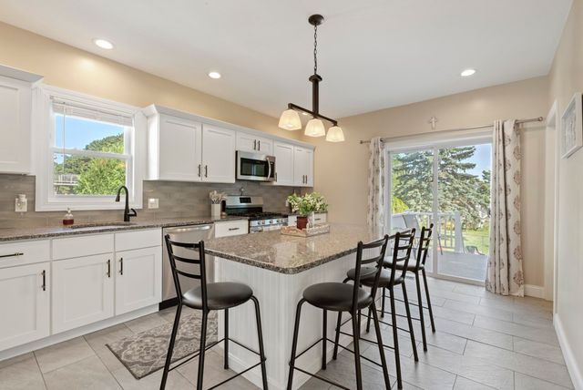 28 Saint John St, Dartmouth, MA 02748