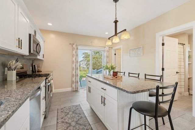 28 Saint John St, Dartmouth, MA 02748