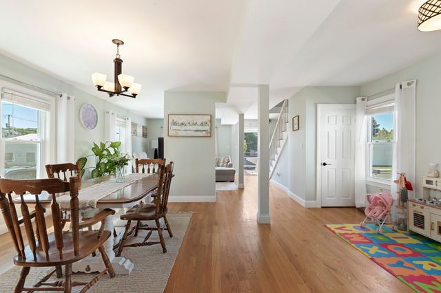 28 Saint John St, Dartmouth, MA 02748