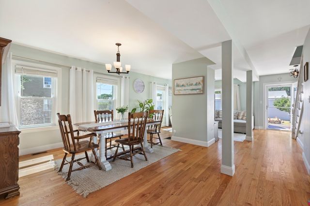 28 Saint John St, Dartmouth, MA 02748